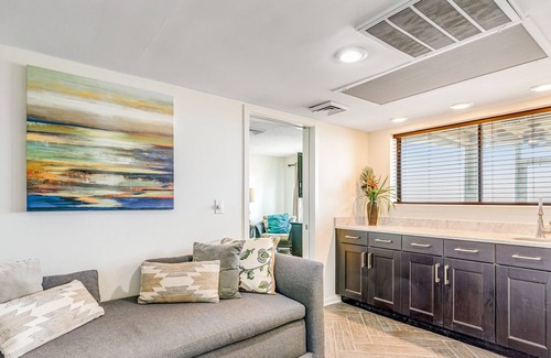Isle of Palms Villa | Villa moderna en el primer piso con inmejorables, amplias vistas al mar y piscina compartida.