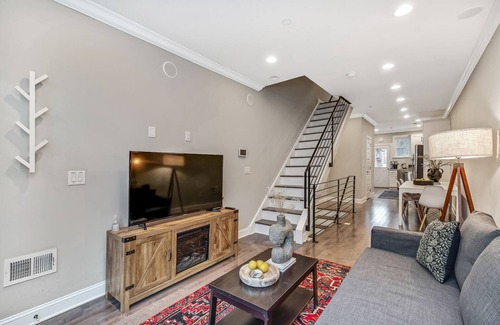 Fishtown Casa | Modern Fishtown 4Bed/3Bath w/ Roof-deck + Patio!