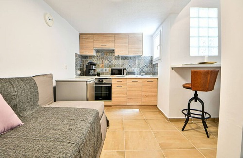 Ilisia Condominio | Modern Flat in Central Athens (Chrysanthemum)