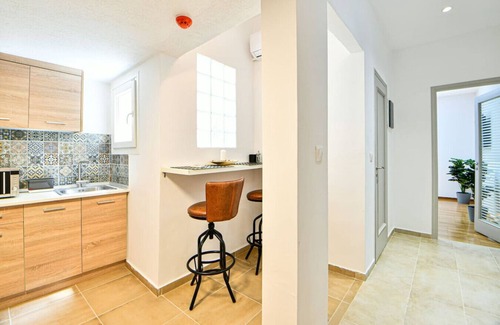 Ilisia Condominio | Modern Flat in Central Athens (Chrysanthemum)
