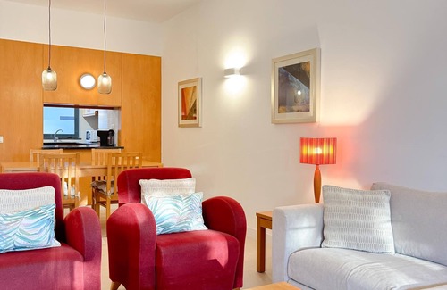 Telheiro Apartamento | Apartamento moderno en complejo cerrado con piscina