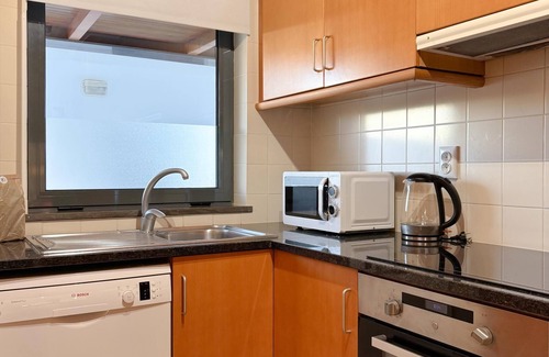 Telheiro Apartamento | Apartamento moderno en complejo cerrado con piscina