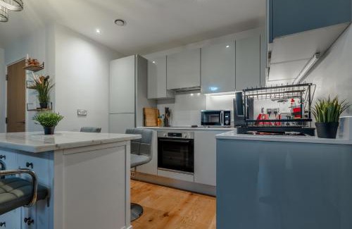 Bristol Floating Harbour Apartamento | Modern flat w/balcony & projector cinema