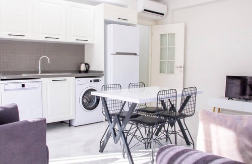 Milas Apartamento | Modern Flat w Garden 5 min to Beach in Milas