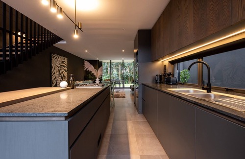 Salt Rock Apartamento | Modern Forest Escape no. 7 The Woods
