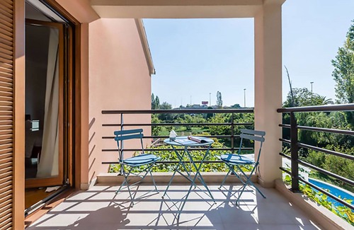 Solin Villa | Villa moderna de cuatro dormitorios con taberna tradicional.