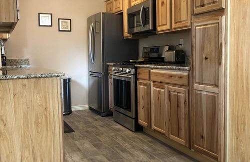Broadmoor Casa | Modern, Fresh and Beautiful 2 Bedroom Cottage!