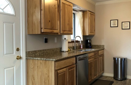 Broadmoor Casa | Modern, Fresh and Beautiful 2 Bedroom Cottage!