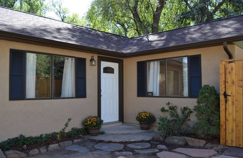 Broadmoor Casa | Modern, Fresh and Beautiful 2 Bedroom Cottage!