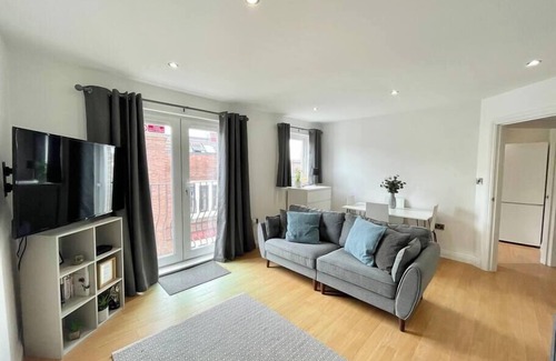 Windmill Hill Apartamento | Modern, fresh & spacious apartment with parking