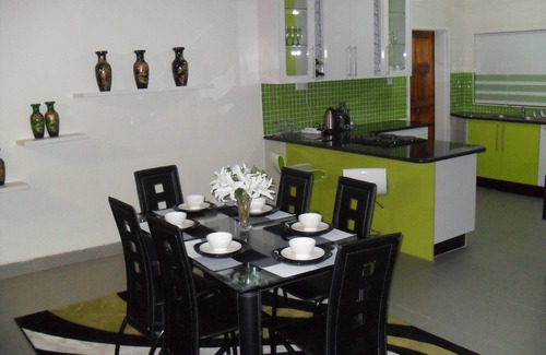 Harare Apartamento | Apartamento moderno de 3 dormitorios totalmente amueblado