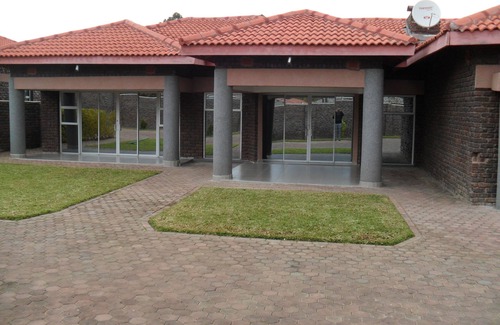 Harare Apartamento | Apartamento moderno de 3 dormitorios totalmente amueblado