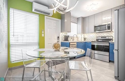 Wilton Manors Apartamento | Modern Fully Updated 2b/1b with HEATED POOL - Wilton Manors