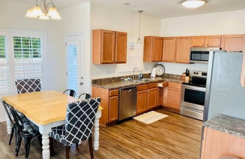 Westgate Casa | Modern Fun Home, w/ neighborhood pool. Close to restaurants and shopping!