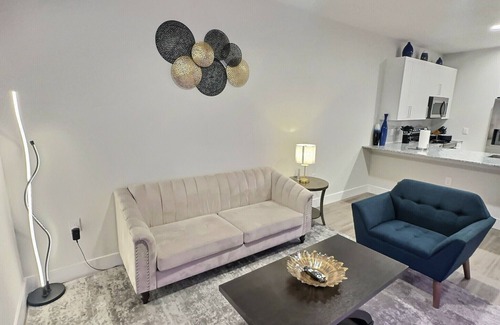 East Downtown Houston Apartamento | Modern Furnished 1BR / Gated Parking / Near Downtown, Heights & Montrose