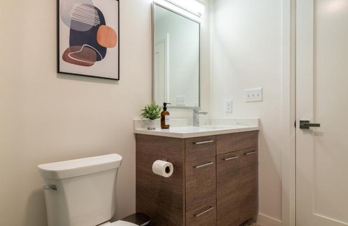 Quincy Apartamento | Modern Furnished Apartment in Heart of Quincy