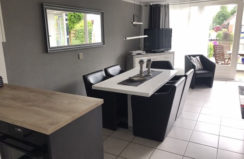 Medemblik Casa | Moderna casa amueblada para 6 personas, justo en el agua - WiFi!