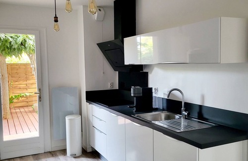 Toulon Apartamento | Modern garden apartment