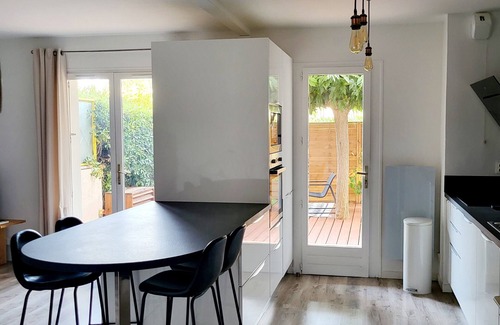 Toulon Apartamento | Modern garden apartment