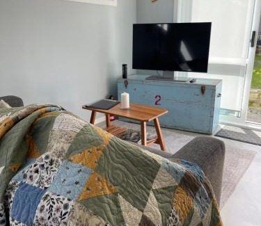 Auckland Casa | Modern Garden Cottage with Private Outdoor Area - New Lynn