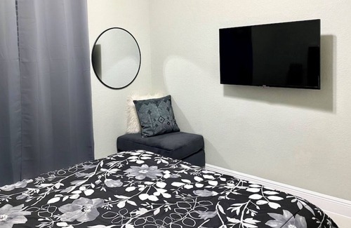 Flagler Village Casa | "Modern Gem: 3BR 2BA Haven with Parking, Moments from Beach & Downtown Delights"