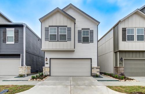 Clodine Casa | Modern Getaway Home - 3 Bedrooms 2,5 Baths - Houston, Bellaire, Katy, Richmond - Houston ChinaTown, Little Saigon, King Bed