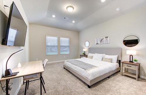 Clodine Casa | Modern Getaway Home - 3 Bedrooms 2,5 Baths - Houston, Bellaire, Katy, Richmond - Houston ChinaTown, Little Saigon, King Bed