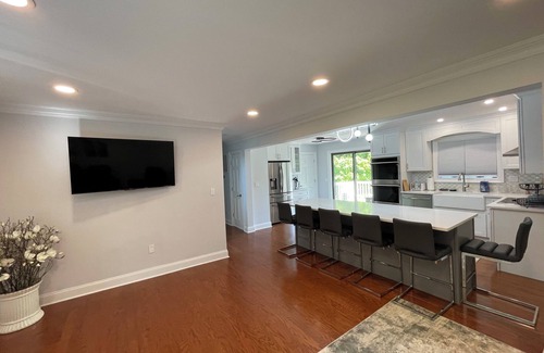 Poughkeepsie Casa | Modern Getaway Retreat House on 2 Acres