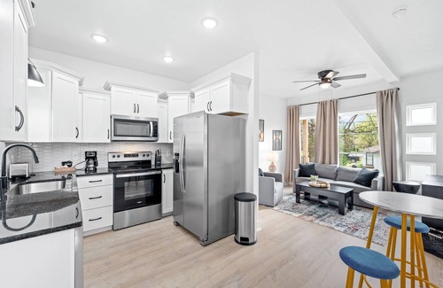 Clarksville Casa | Modern Getaway walkable to Downtown Clarksville!