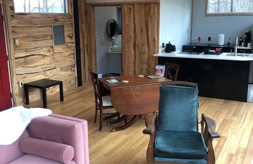 Fort Valley Cabina | Modern Glass Retreat in Fort Valley with WiFi, AC, EV charger