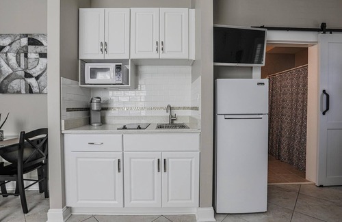 Carolina Forest Apartamento | Modern Gray Studio Steps to Pool Myrtle Beach SC