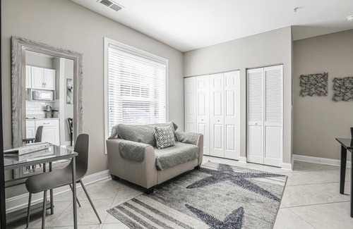 Carolina Forest Apartamento | Modern Gray Studio Steps to Pool Myrtle Beach SC