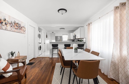 Near Eastside Casa | Modern Greenhouse with 2 Car Garage & Enclosed Yard Mins to Downtown