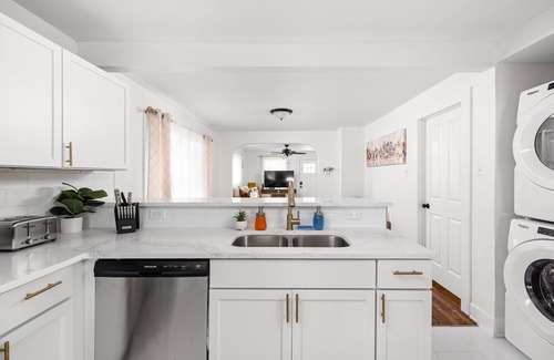 Near Eastside Casa | Modern Greenhouse with 2 Car Garage & Enclosed Yard Mins to Downtown