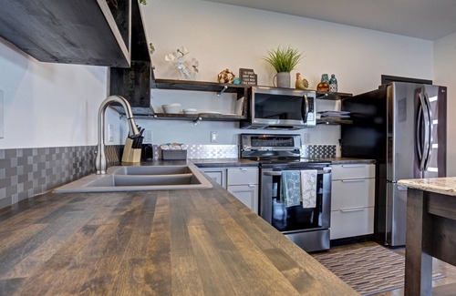 Rapid City Apartamento | Modern Guest Suite King bed, close to interstate, shopping & restaurants