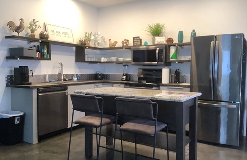 Rapid City Apartamento | Modern Guest Suite King bed, close to interstate, shopping & restaurants