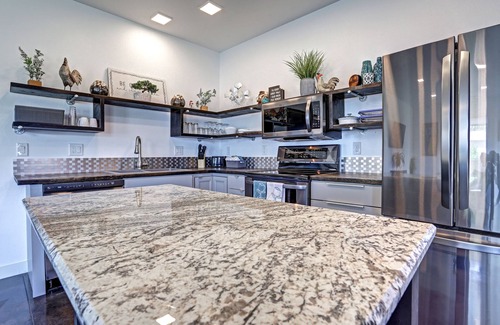 Rapid City Apartamento | Modern Guest Suite King bed, close to interstate, shopping & restaurants