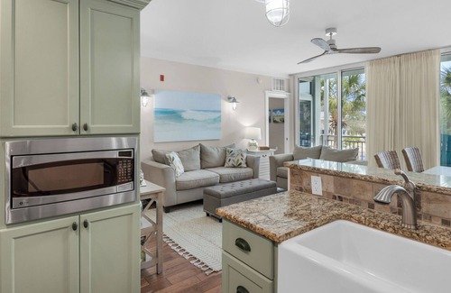 Gulf Place Condominio | Modern Gulf Place Unit With Gulf Views & Amazing Amenities