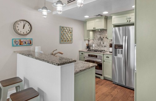 Gulf Place Condominio | Modern Gulf Place Unit With Gulf Views & Amazing Amenities