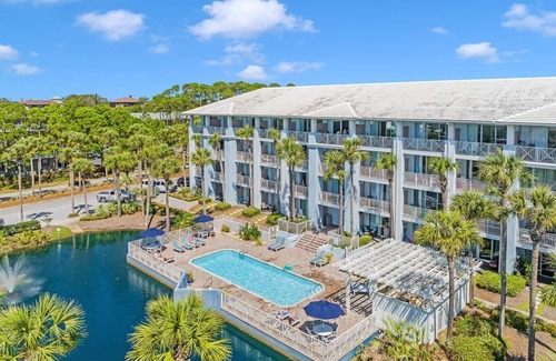 Gulf Place Condominio | Modern Gulf Place Unit With Gulf Views & Amazing Amenities
