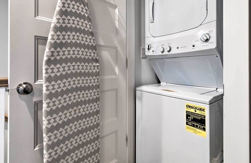 Gulf Shores Cabina | Modern Gulf Shores Cottage w/ Pool & Beach Access!