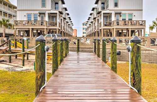 Gulf Shores Cabina | Modern Gulf Shores Cottage w/ Pool & Beach Access!