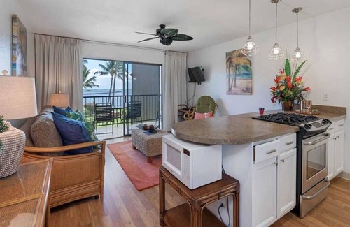 Kaunakakai Condominio | Estilo de alto lujo! Cocina abierta, ventiladores de techo, pantalla plana + OV Lanai – Molokai Shores 205