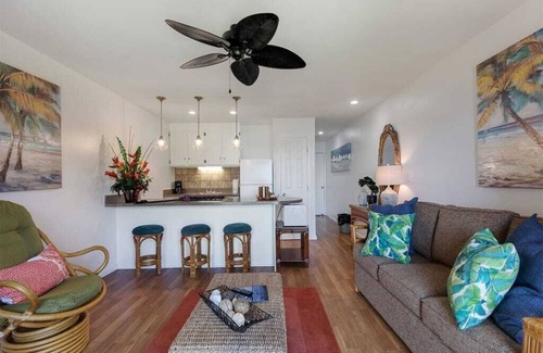 Kaunakakai Condominio | Estilo de alto lujo! Cocina abierta, ventiladores de techo, pantalla plana + OV Lanai – Molokai Shores 205