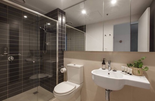 Richmond North Apartamento | Modern Heights Resort Style Living off Bridge Rd
