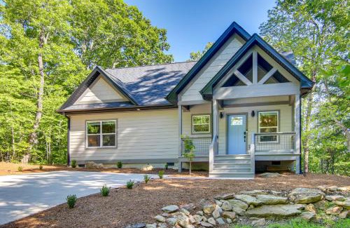 Hendersonville Casa | Modern Hendersonville Home Deck and Mountain Views!
