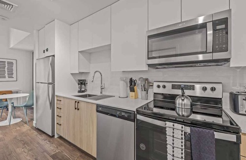 Evans Churchill Apartamento | Modern Highrise STU w/ Sky Pool, Parking, Gym 08