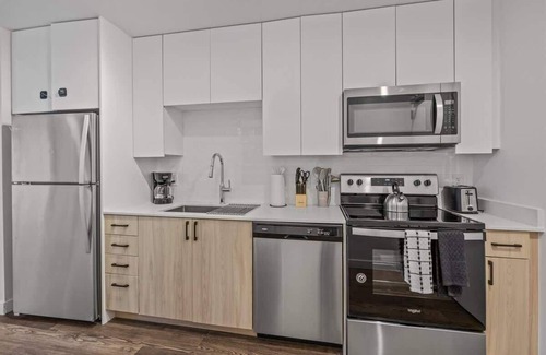 Evans Churchill Apartamento | Modern Highrise STU w/ Sky Pool, Parking, Gym 08