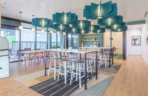 Evans Churchill Apartamento | Modern Highrise STU w/ Sky Pool, Parking, Gym 08