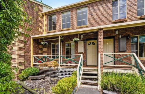 West Hobart Casa | Modern Hobart Townhouse with Parking-2 Bed,2 Bath